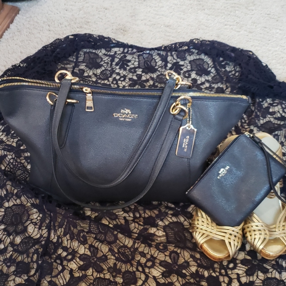 COACH BAG AND WRISTLET